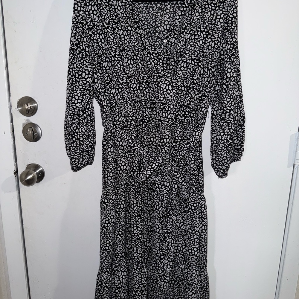 Elegant Black and White Patterned Dress